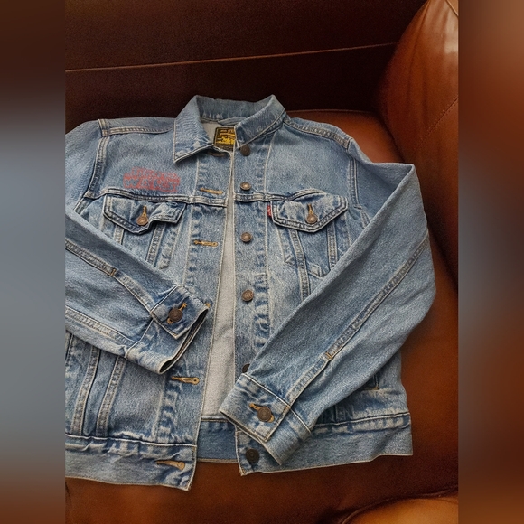 ⭐️Levi’s Limited Edition Stars Wars Denim Jacket ⭐️ Size Small - Picture 5 of 7